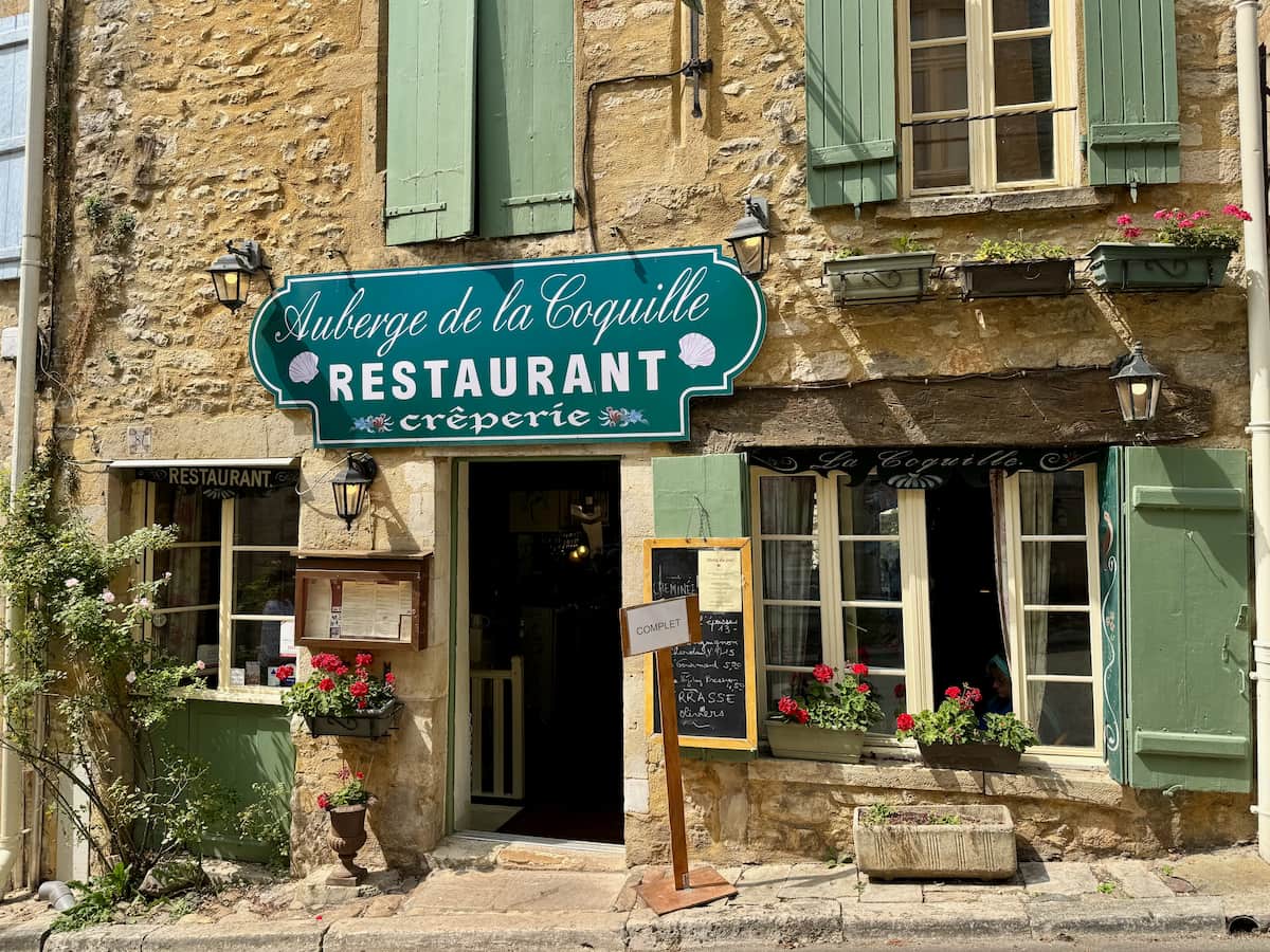 tips-tiet-kiem-khi-di-tinh-nguyen-quoc-te