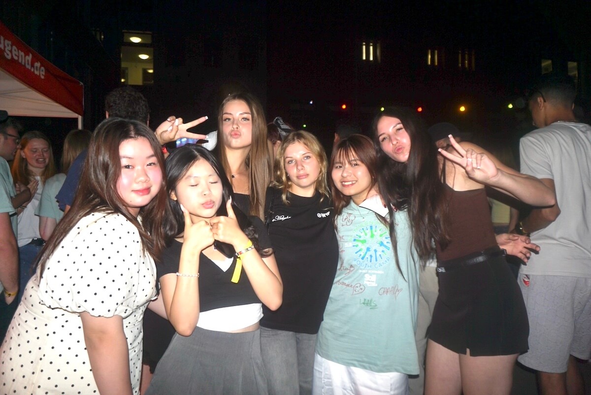Giao lưu